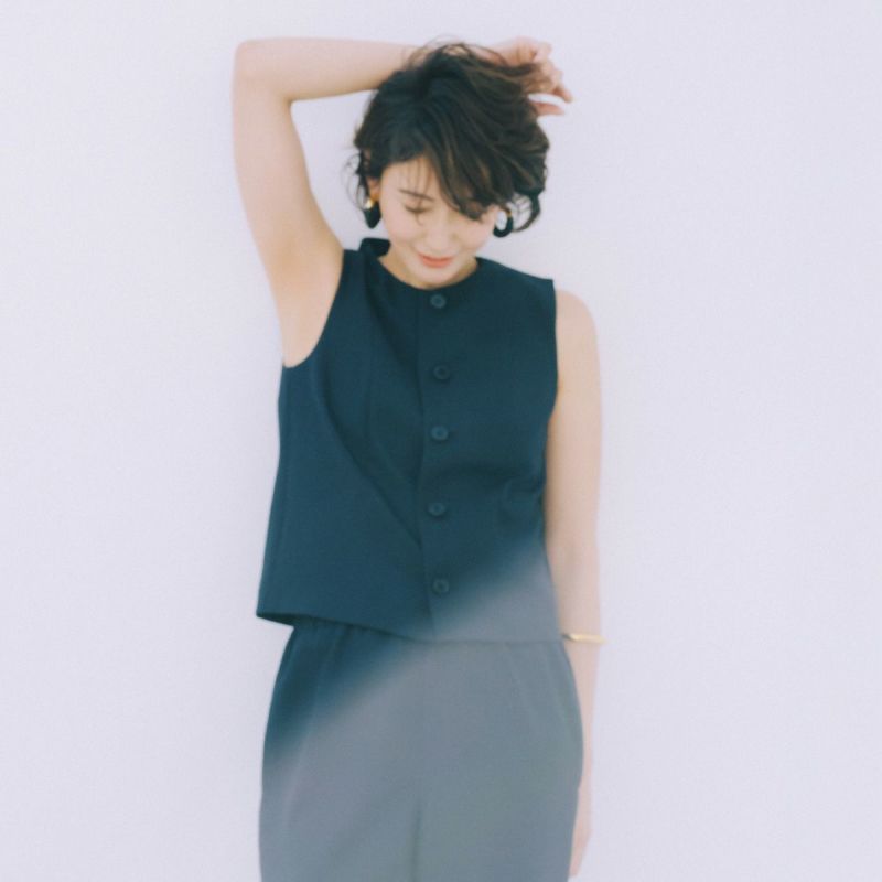 新品 HOWIE CLOTHING リネンベスト 横井つぐみの通販 by はる